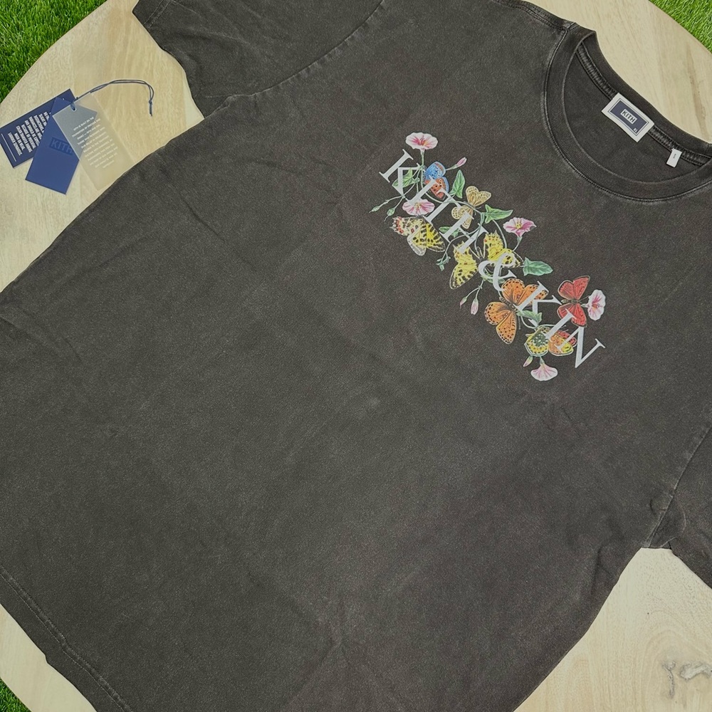 ‘Kith & Kin Butterfly Vintage Tee’
Color: Black
Size: XL